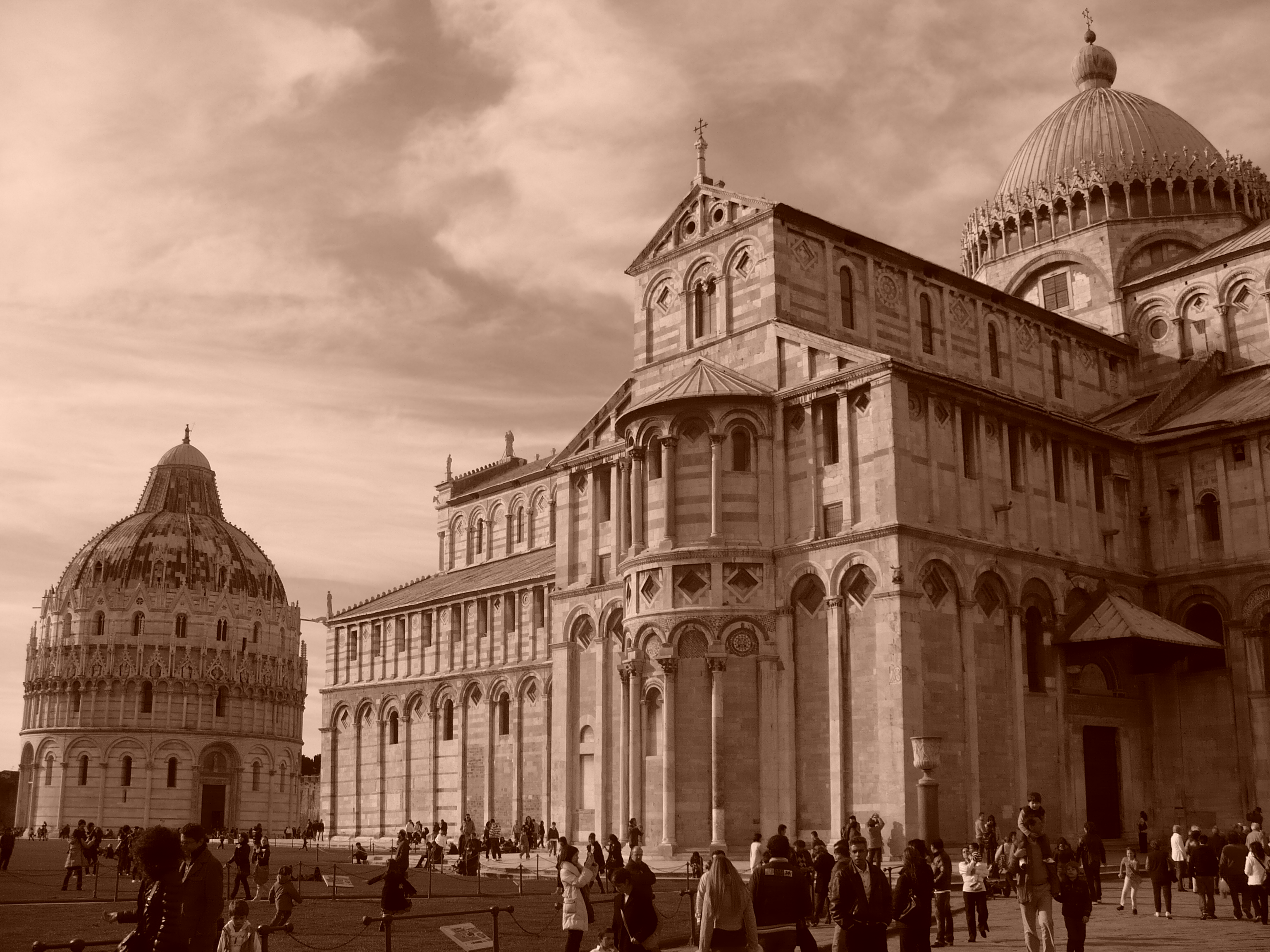 PISA DAI RIFACIMENTI OTTOCENTESCHI ALLA GUERRA